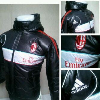 jajan_jersey's tweet photo. @JualanMilan Ready Jaket Waterproof Milan M L XL Minat ? 08979965669 BB: 22D10835 http://t.co/Jw8zJRzCjd