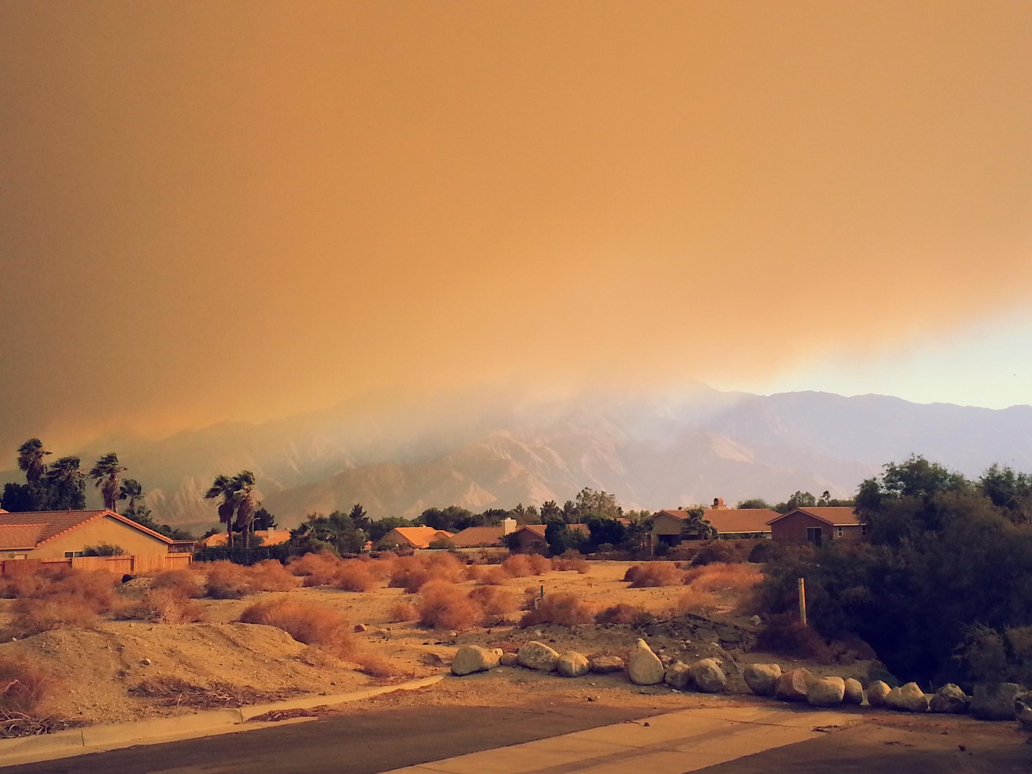GT Resist on Twitter "Mountainfire smoke very heavy over Desert Hot