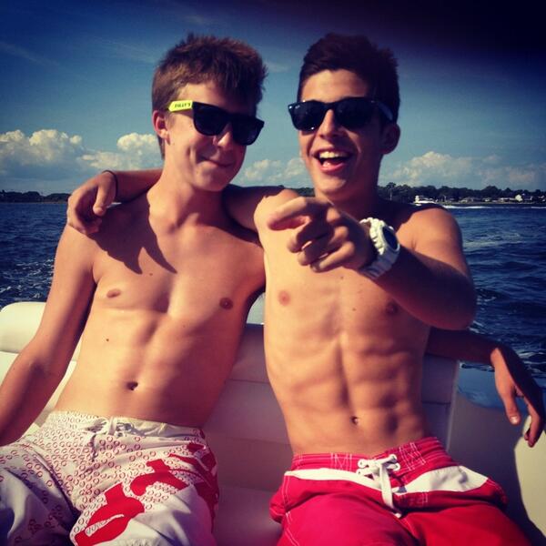 TheSeanODonnell's tweet photo. Miss my boy @davidoday and summer on Long Island #ThrowBack http://t.co/DVXP7kjMhf