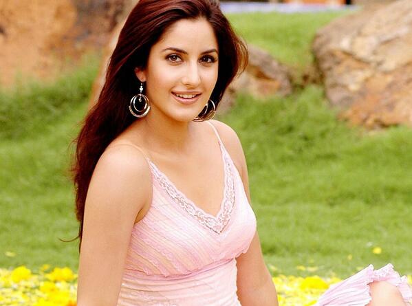 easternranges's tweet photo. Many Happy Returns of the Day to #Katrina #Kaif ! http://t.co/x4dejbw0Js http://t.co/7nTy9ZAsve