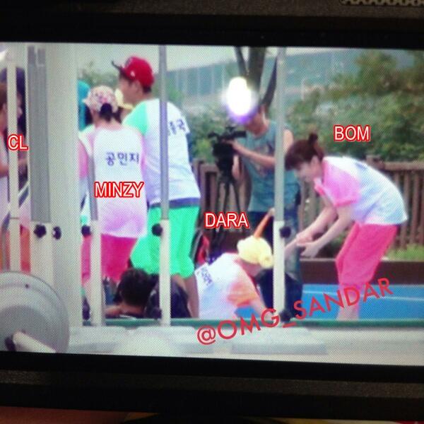 ChaerinThailand's tweet photo. #2NE1onRunningMan RT @OMG_SANDAR 130716 런닝맨ㅋㅋㄱㅋㄱ봄아 다라한테 왜구래ㅜㅜㅋㅋㅋㅋㅋㄱㅋㅋㅋㅋㅋ http://t.co/nazFjzS7Dz