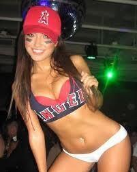 Babes_baseball's tweet photo. What I would do for her to come watch my game on a Friday night http://t.co/BvVaEiRPwA