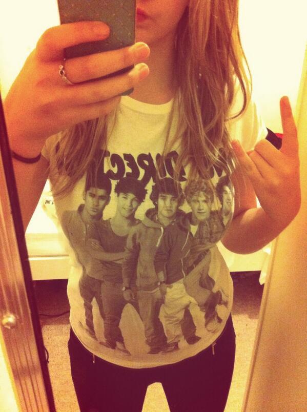 MhmmLuke's tweet image. Because that's how I do it XD #OneDirectionMerch &amp;lt;3