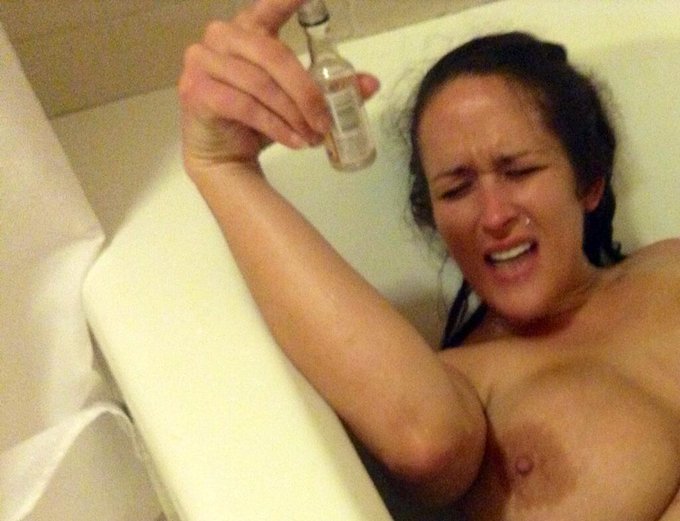 FTW... #DRUNKINGBINGEING http://t.co/DjFXdB0WxU<a href="/tag/drunkingbingeing"class="tags">#DRUNKINGBINGEING</a>