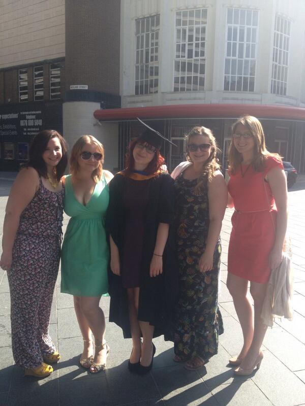 NicUpe's tweet photo. #dmugraduation2013 @alicecmnewton @_EGGILY @egc88 @jobranners http://t.co/x4wHgIdCh9