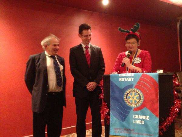 DaptoRotary's tweet photo. A big welcome to our newest member @StephenJonesMP who was inducted into Dapto Rotary tonight. Cheers and well done! http://t.co/sE6DUoScWb