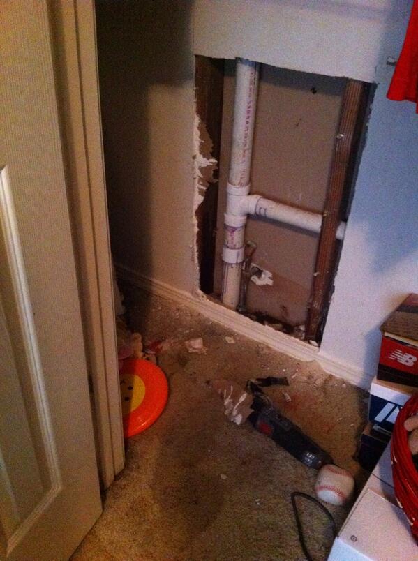 SallyAApple's tweet photo. Water leak #whatamess http://t.co/Va7hmkeyLu