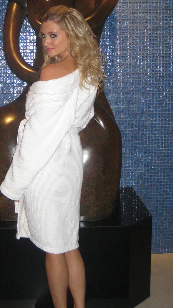 KyleDevilGirl's tweet photo. Mornin' world! Can’t stay in bed all day! Unless that's where u make your #money $$ http://t.co/GCD6HU5PPw
