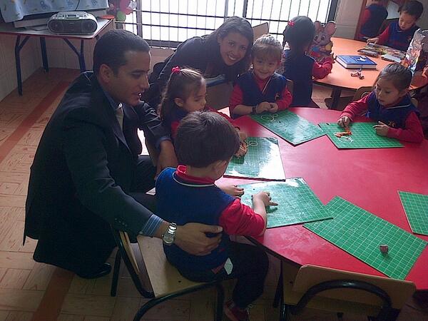 juvebaena's tweet photo. Fundación Descúbreme estuvo en Jardín Estrella de Oriente de @Bogota_DC, buscando niñ@s con trastorno del aprendizaje http://t.co/mDQmXXpxdH