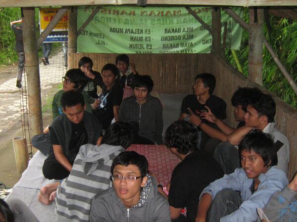 CIVIL2009_UII's tweet photo. siapa aja yg ada disini? #jadoeL http://t.co/1eErGwbz7i