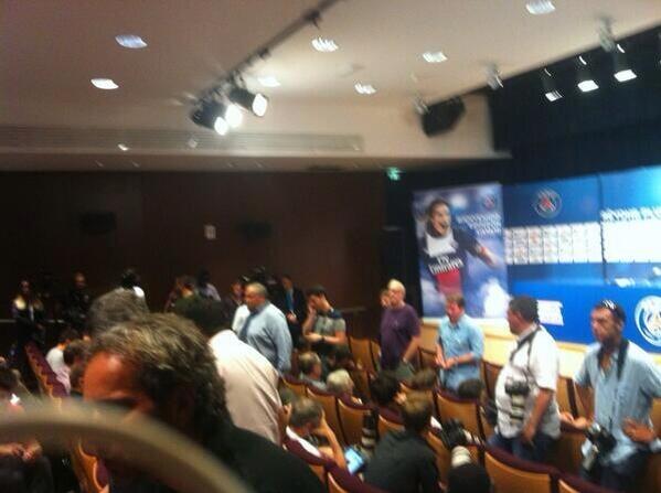 PSG_lat's tweet photo. Conferencia de prensa http://t.co/ZPzQQBqENu