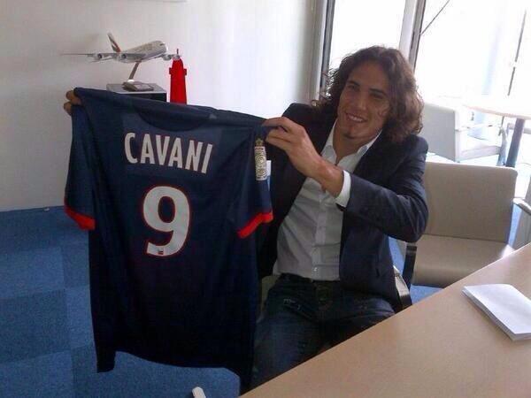 PSG_lat's tweet photo. OFICIAL Cavani nuevo jugador del PSG por 63M€, se convierte en el jugador más caro de toda la historia de la Ligue 1 http://t.co/vMhUWaHJr4