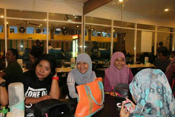 ELSOLFO's tweet photo. @astrisyarafina @MFakhraini @Bilvaaa94 http://t.co/xYt9i8iBoJ