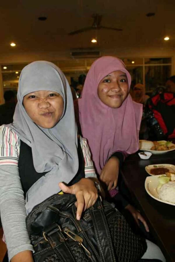ELSOLFO's tweet photo. @mfakhraini @astrisyarafina http://t.co/UQXVz0upXa