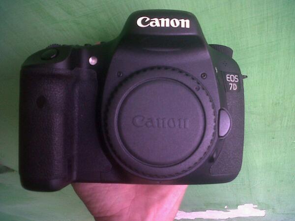 tugukamera's tweet photo. Canon 7D (BO) Mulus sehat wal afiat komplet box dkk Murah aja 8.9jt http://t.co/jRcHWFrTa9