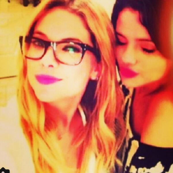 bubenroa's tweet image. #SelGom #AshBenzo
