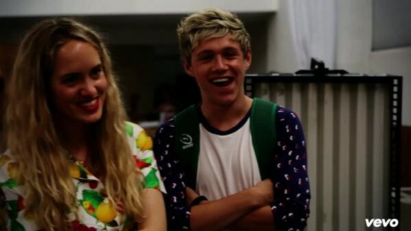 Harrys_Jumpers's tweet image. Cant wait for #thebestsongever #OneDirectionBestSongEverIsAmazing @NiallOfficial