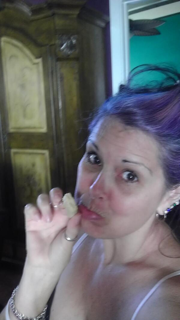 TheRealBeBeBlue's tweet image. This is it..#longbread #shortbread no more-@The_Scottymomma @worrylist @Leithandhaydees #lastBite&amp;amp;asTastyAsThe1st TY