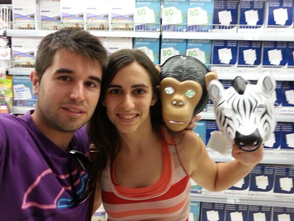 GarraGil's tweet photo. Dar un paseo por el pryca y encontrase con @Marianyelss y @FranFriass http://t.co/PgBkhckjGO