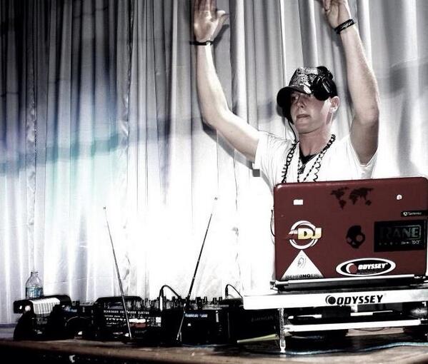 DJ_MiRAC's tweet image. #live #summer #2011 #examish #dreambig #inspire #rave #goshen #youtube #do what Makes you happy #edm #house