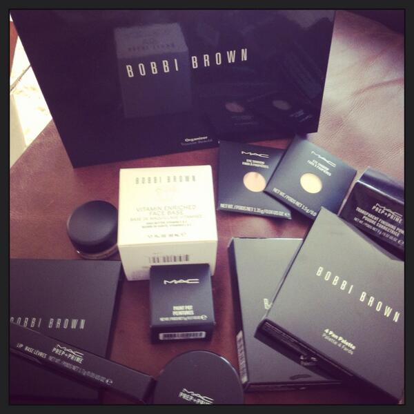 vicbelle1's tweet photo. My new goodies arrived! Yeahy! X http://t.co/OzcVKa95GW