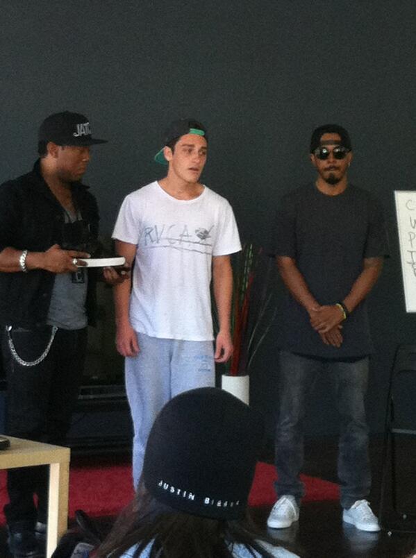 VCS_LA's tweet photo. Andrew getting a free pair of shoes from @ANDROIDHOMME!!! #HardWorkPaysOff http://t.co/GPZe0g2H7g
