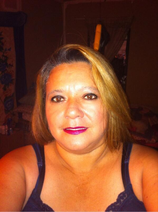 trojanette3's tweet photo. Bored so I straightened my hair and tried different eye shadow http://t.co/aPVMTSkpEy