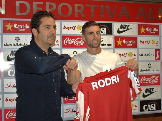 futbol_fantasy's tweet photo. El delantero Rodri fue presentado como nuevo jugador de la UD Almería http://t.co/CkXzeDPKSA