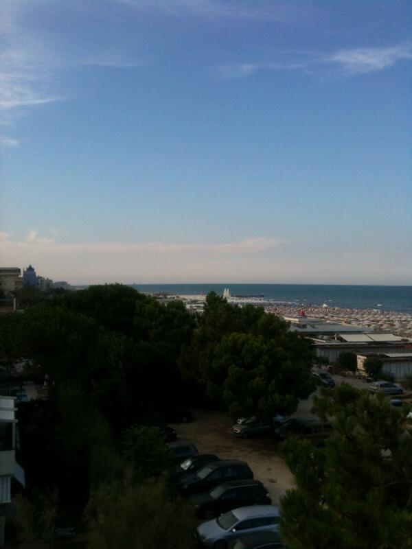 MenapaceAnna's tweet photo. Voglia di mareee! Buona giornata ☀🏊👙 http://t.co/9agwnDqEa7