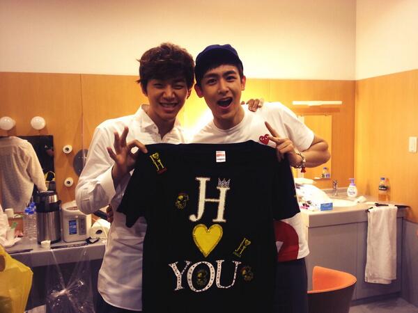 I'm here!!supporting n showing love for my lovely brother <a href="/dlwnsghek/">REAL JUNHO LEE</a>. 정말 잘했어 울 준호!!ㅠㅜㅠ울 뻔했어 너무 자랑 스러워서..남은 공연도 화이팅!!