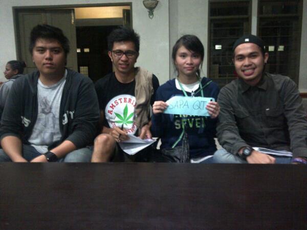 pingkanJL's tweet photo. Sixers with amuba poke: @Baarcel @mariorahmat @ichadyonathan #dinningroom #170713 #smalokon http://t.co/Djd8O2w8Gy
