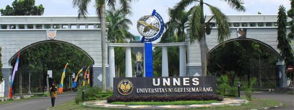 agha_sure's tweet photo. That's right.. Hahaha.. "@renaldi_tresna: Kampusnya @agha_sure hehe #cahsemarang "@1000_guru: Kampus siapa ini? http://t.co/b3ItMlIX0k""