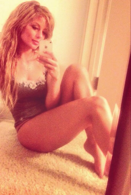 Happy #HumpDay lovees! 
#girls #cute #love #happiness http://t.co/gXawiXRy0m