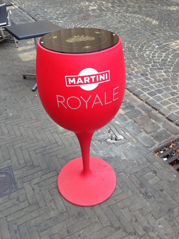 Coliine_'s tweet photo. Nice tables for Martini ROYALE! @Martini_Tweets Let´s have a drink at @Manolobar_be http://t.co/x02q0bBwzH