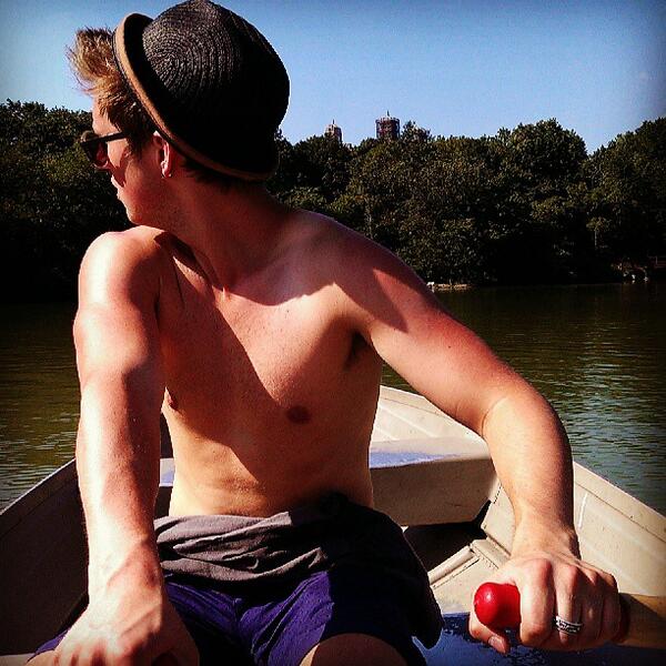 YoutubeGods's tweet photo. HELLOOOOOOOO!!!... @MarcusButlerTv http://t.co/B5co6qfJZs