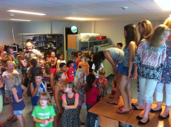 Groep 8 #ego uitgezwaaid en middels een erehaag gedag gezegd door groep 4-8! #bedankt! #adieu