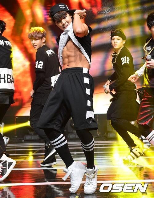 mocklove's tweet photo. 이러니 바나나 안바나나~ #지민 #방탄 ♥ http://t.co/8ysvy4ILWA