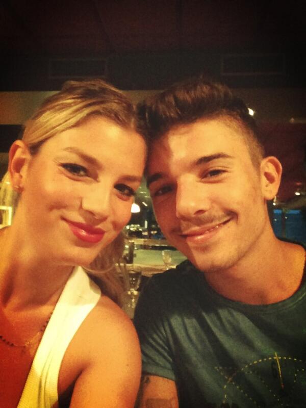 MarroneEmma's tweet photo. @emma_marrone @realmoreno_mc BELLA ZIO!!! Stecca!!!!! http://t.co/aHHSf1oslo