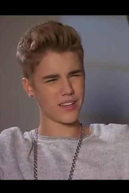 jbsdope's tweet photo. #BeliebersShutUpAndMakeDirectionersASandwich #DirectionersWeWillMakeYouSandwichesSOON and then there's me: http://t.co/9fO7OItv24