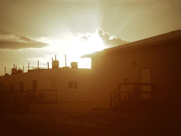 madmarky_mark's tweet photo. #wapatraz sunset! Oilsand livin'...#kearl grindin' http://t.co/b2pAw1rsGd