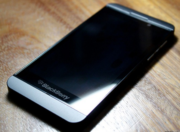 CamilaWheezy's tweet photo. En 15 minutos más se rifará El Nuevo BlackBerry Z10: Participa, solo haz ReTweet y Sigue a @DeboSuponerQue http://t.co/pM4wlkLYk9