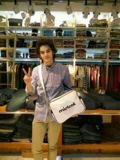 _GeniaStoessel's tweet image. Nomino a #XabianiPonce @Xabiani (Marco en #Violetta2) Como Revelación en los #KCAArgentina ♥ se lo merece RT