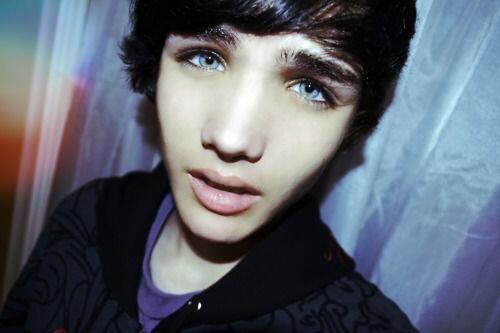 lively_macle56's tweet photo. @austinlovesmel RT: "my bro http://t.co/dg0RtozGON" http://t.co/3pDLjy498K