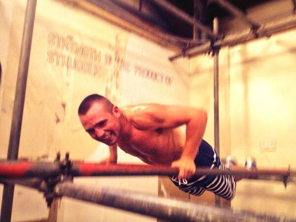 reece_ne's tweet photo. Grizzly training in the gym http://t.co/Suyv4nEZYg