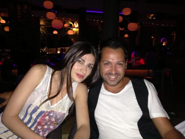 christosnezos's tweet photo. O @kostasarkas me ti @xsimela sta feouda tou sti CHALKIDA  HAHA http://t.co/clgIBx0kRI
