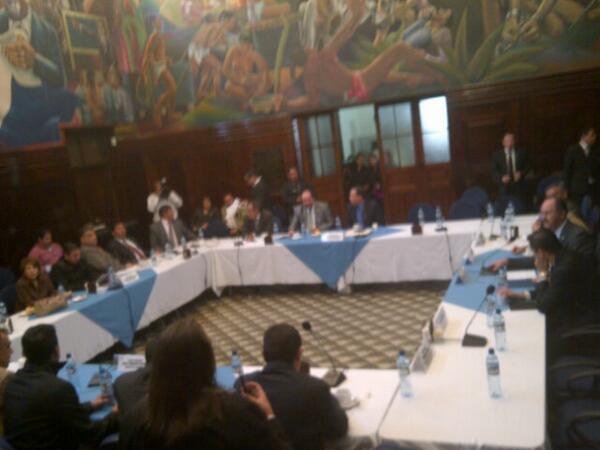 epitan_eu's tweet photo. Se inicia reunión de Jefes de Bloque del Congreso, sin embargo aun no acuerdan propuestas de agenda. http://t.co/ttyKTZgNRr