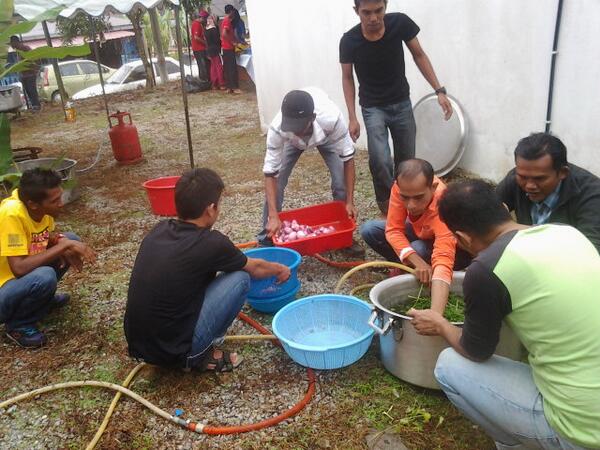 CCHRembau's tweet photo. Sedang menyediakan bahan untuk di tumis. http://t.co/gl7cybQ9w0