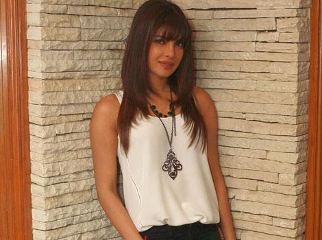easternranges's tweet photo. Happy Birthday to #‎PriyankaChopra! http://t.co/Vsup69t3tb http://t.co/Nmw0OcUWxH