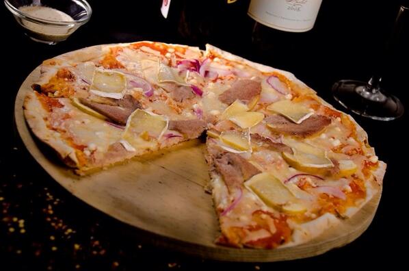DivaraCholula's tweet photo. Miércoles de Pizza + 2 copas de vino por $150 @SnPedroCholula http://t.co/C8mSxQp8Z4