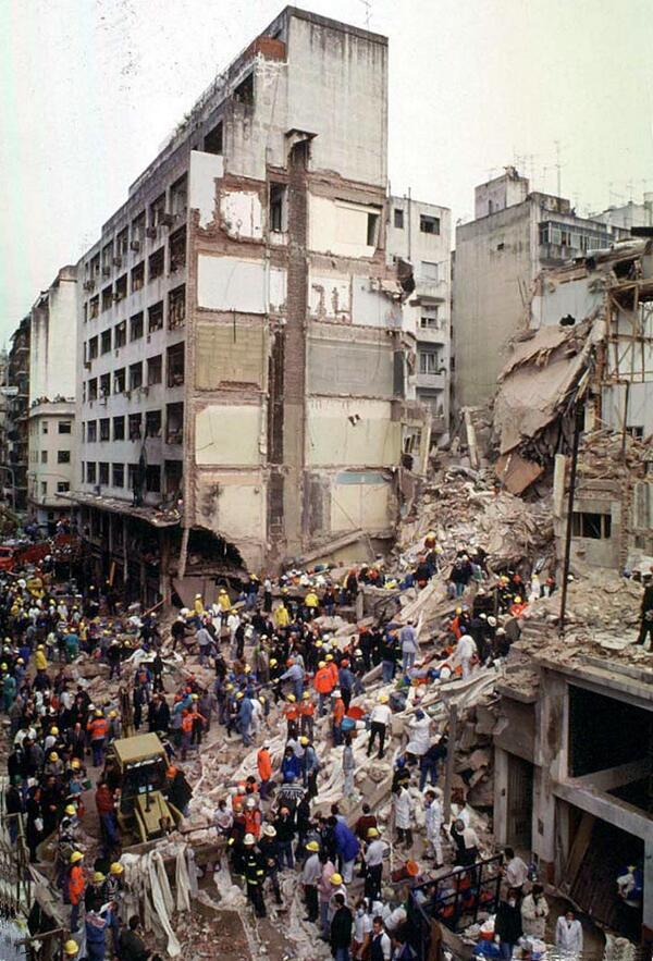 C5N's tweet photo. [AMIA] 19 años de dolor: Hoy se cumple un nuevo aniversario de uno de los mayores atentados de Argentina http://t.co/DEMc1MKuMO